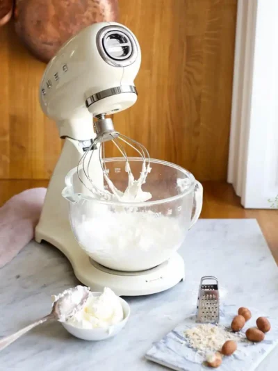 smeg smf03 retro vintage style whipping